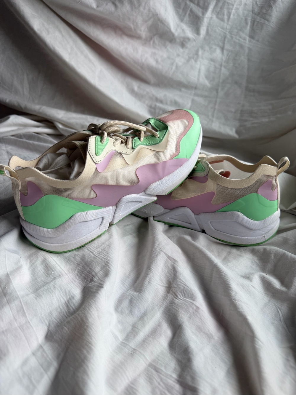 Women’s 9- Fabletics TRANSPARENT Larchmont Athletic Shoes